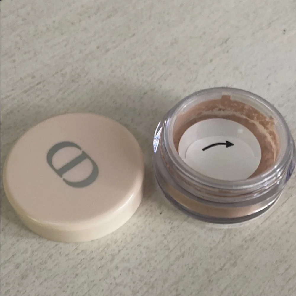 Dior Setting Loose  Powder for a Flawless Finish